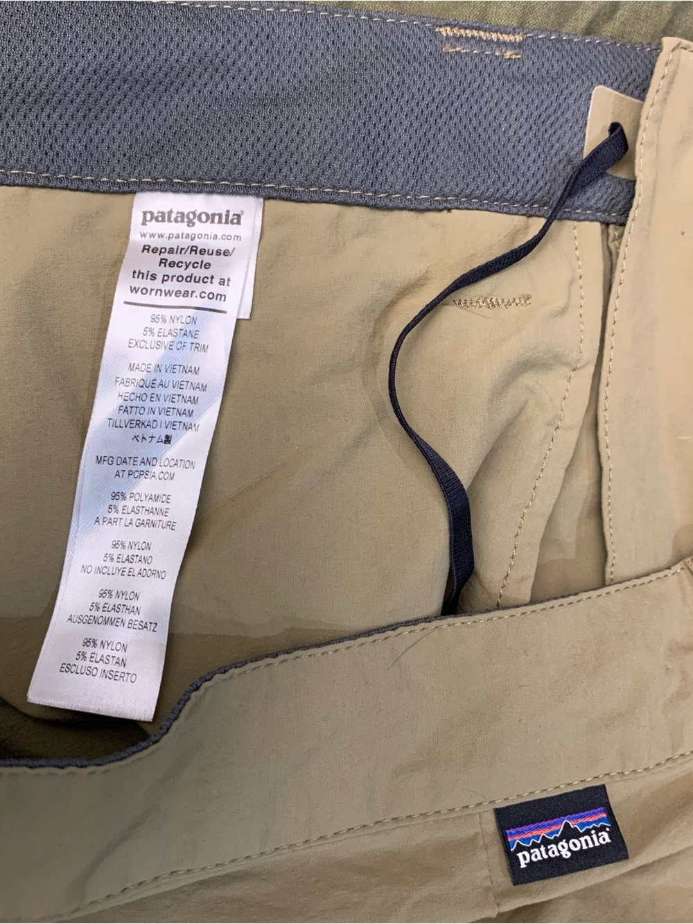 Patagonia Men's tan nylon outdoor hiking lightweight zip pocket shorts - Picture 5 of 6